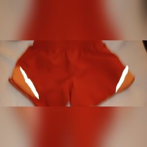 Running shorts with pocketa